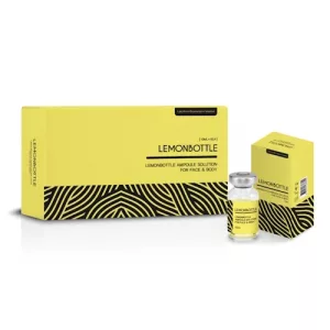Vrouw die de Lemon Bottle behandeling ondergaat met Lemon Bottle producten voor gerichte vetvermindering en lichaamscontouring.